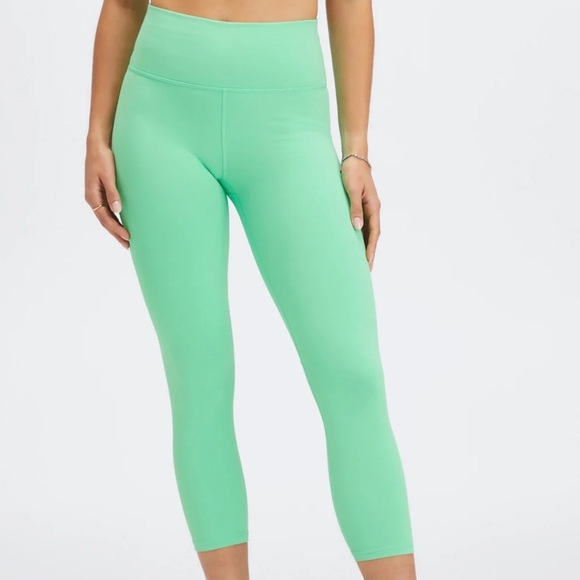 Fabletics pastel green sports bra, bike shorts and leggings 3-piece set - XL - Picture 5 of 7